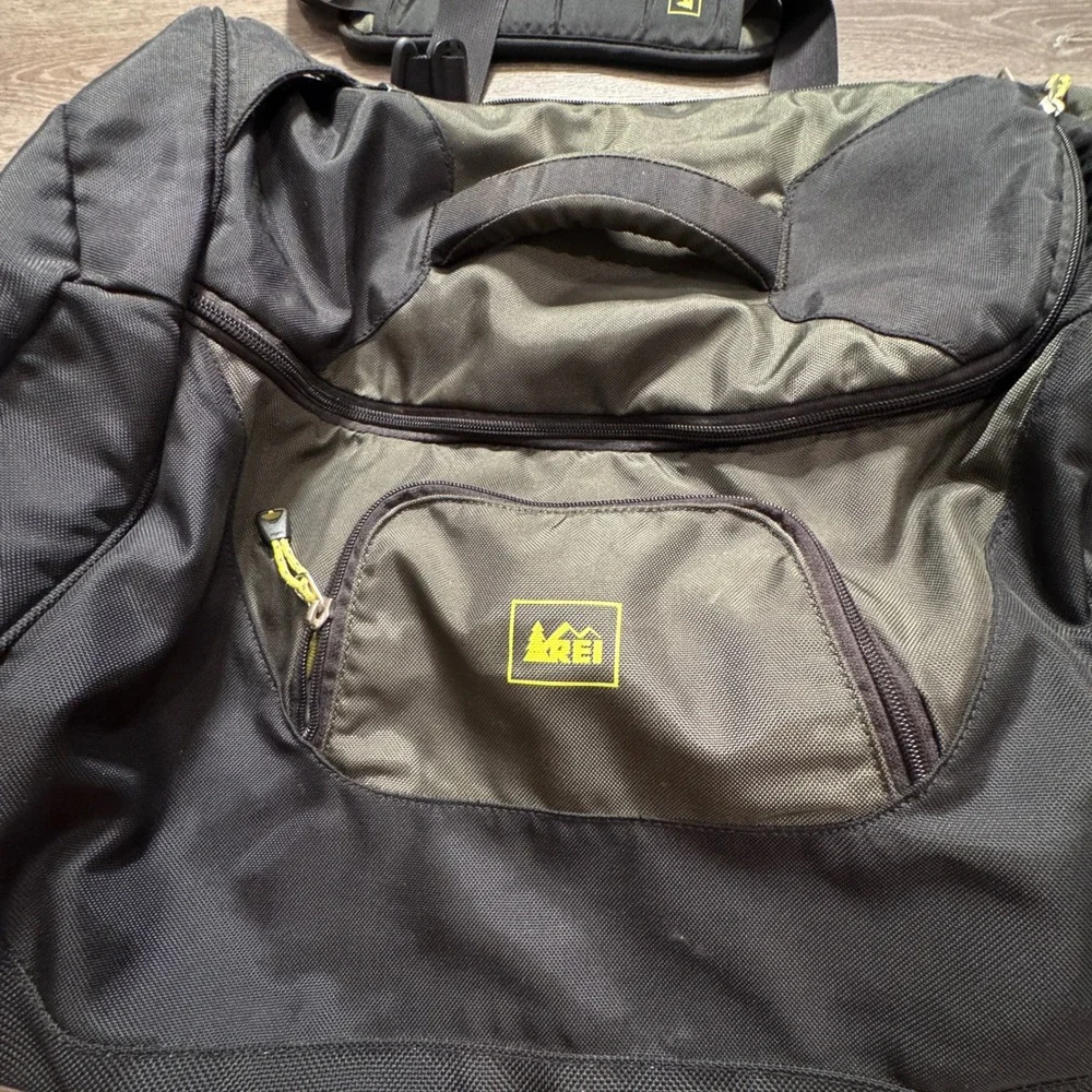 REI Duffel Bag Black Olive Nylon Vintage Gym Travel Gear Gorpcore Performance
